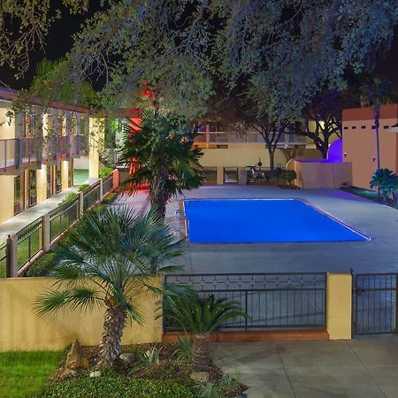 Days Inn By Wyndham Uvalde Dış mekan fotoğraf