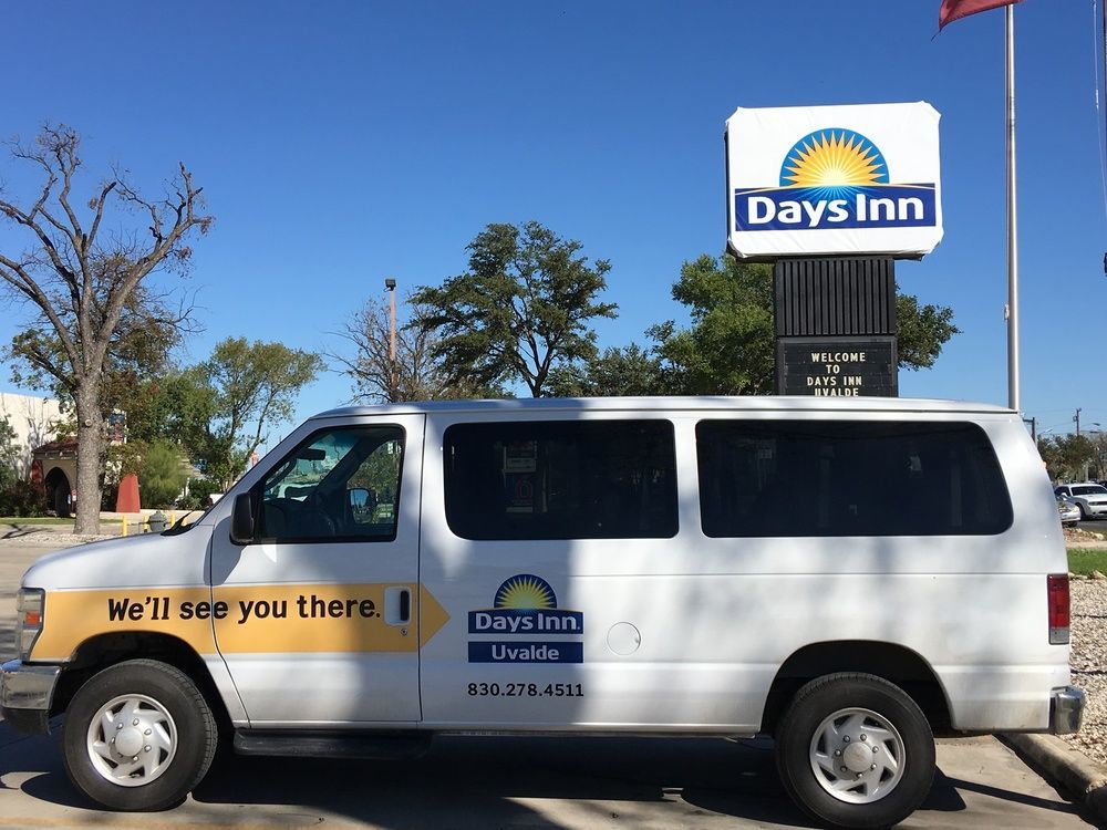 Days Inn By Wyndham Uvalde Dış mekan fotoğraf
