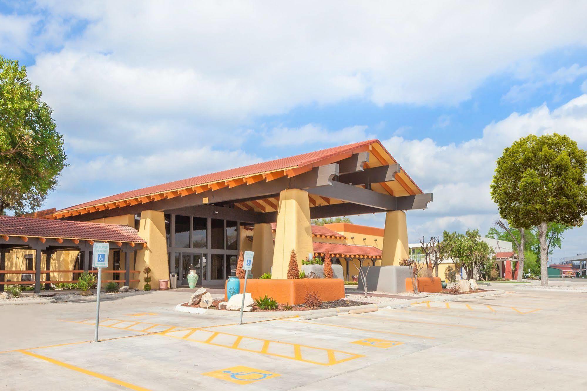 Days Inn By Wyndham Uvalde Dış mekan fotoğraf